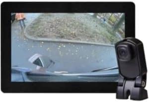 Caméras industrielles robustes (image de Seatronx) Système de surveillance par caméra pour camion affichant un écran dans la cabine et une caméra extérieure utilisée pour la vision indirecte