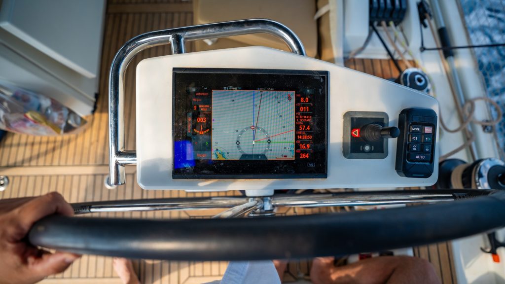 How Does a Marine Display Shed Heat Without a Fan?